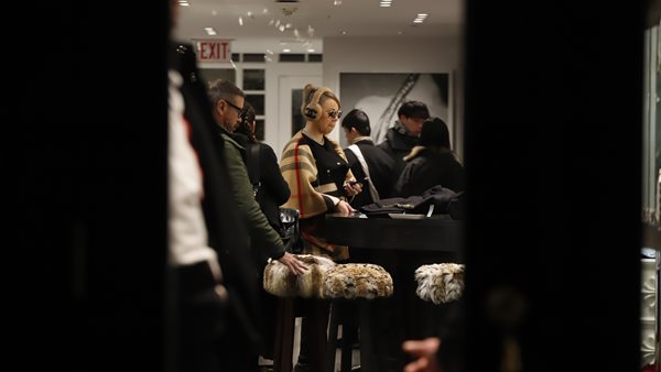 Ψάχνουμε τι πραγματικά θέλει η Mariah αυτά τα Χριστούγεννα;