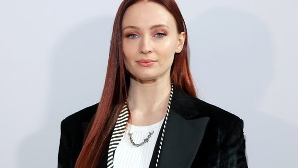 Sophie Turner - Θέλει να μετακομίσει στην Αγγλία μαζί με τον Joe Jonas για λόγους ψυχικής υγείας