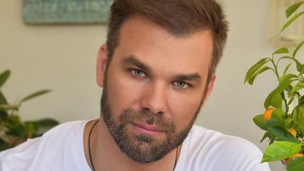 Γενέθλια για τον Γιώργο Σαμπάνη με την Ιωάννα Σαρρή στο πλευρό του