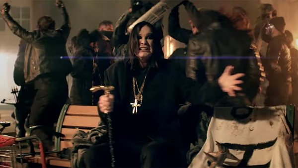 Ozzy Osbourne: Βγαίνει στους δρόμους με το "Straight To Hell"