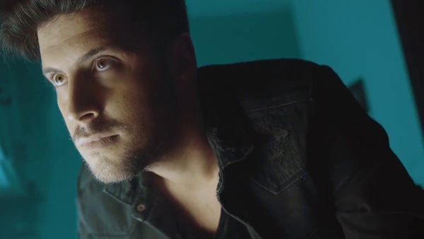 "Νούμερο 1 (Τρελαίνομαι)" - Ο Κωνσταντίνος Νάζης μας παρουσιάζει το νέο του καλοκαιρινό single