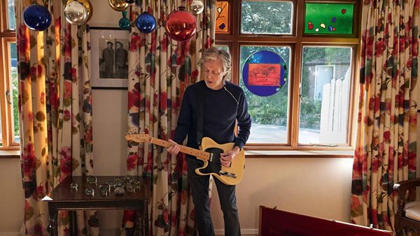 Paul McCartney - Θεωρεί περίεργες τις selfies με θαυμαστές και δεν υπογράφει αυτόγραφα