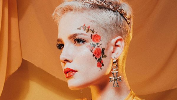Halsey: Παρακαλά για κατανόηση σε άτομα με διπολική διαταραχή