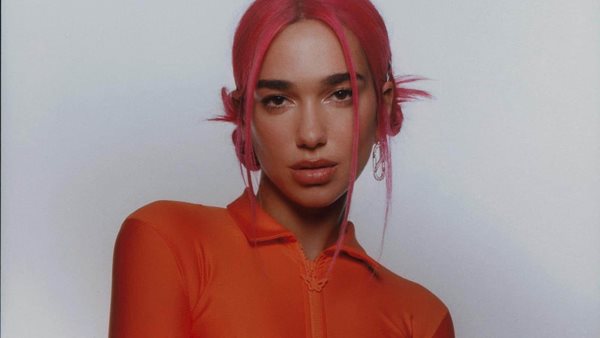 Το tribute της Dua Lipa στη '90s rave κουλτούρα με την καινούρια αθλητική της συλλογή