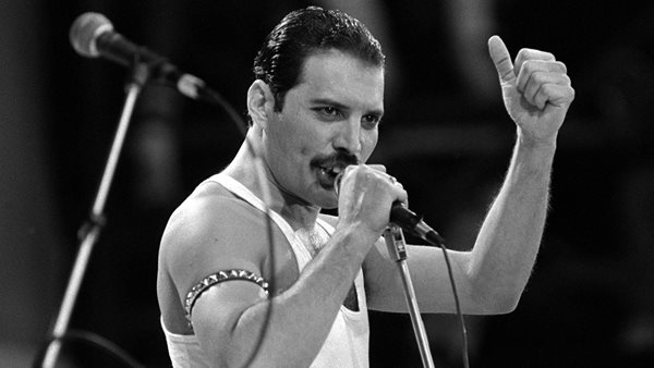 #RockThisDay - 24 Νοεμβρίου: Φεύγει από τη ζωή ο Freddie Mercury των Queen