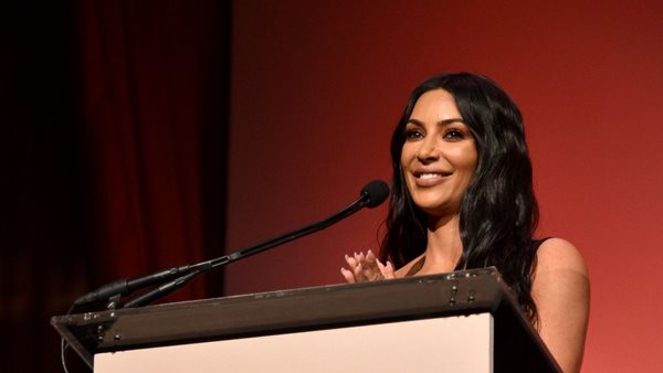 Οι writers του SNL έχουν εντυπωσιαστεί με το χιούμορ της Kim Kardashian