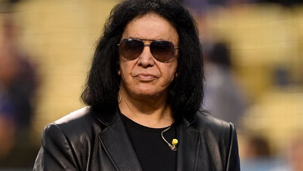 Gene Simmons προς αντιεμβολιαστές: "Είστε ένας εχθρός"