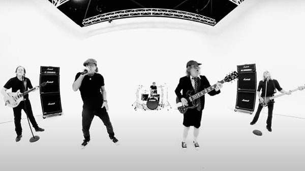 Backstage από το music video του "Realize" των AC/DC