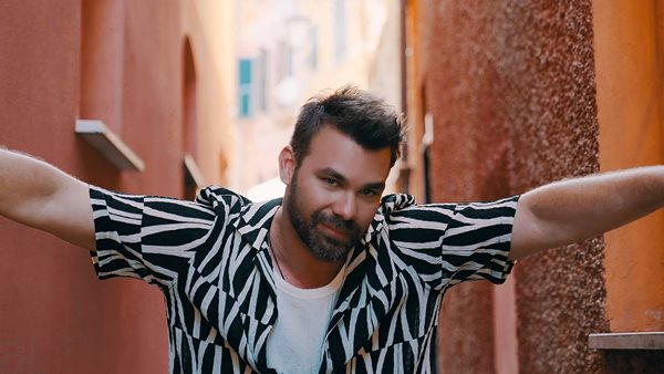 Γιώργος Σαμπάνης & Ιωάννα Σαρρή - Full in love στο music video για το νέο single "Γεννημένη"