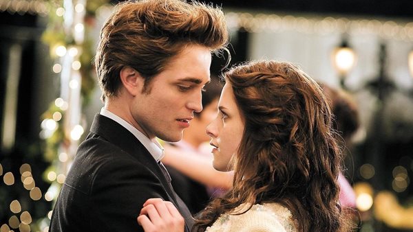 Η Kristen Stewart για τη σχέση της με τον Robert Pattinson: "Ήμασταν νέοι και άμυαλοι"