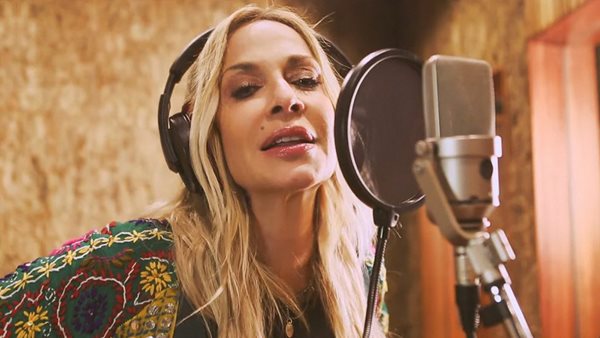 "Λουλακί" - H video version του νέου single από την Άννα Βίσση