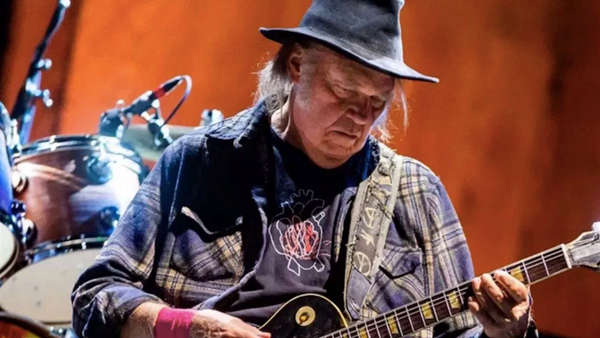 Neil Young - Κατηγορεί τα social media για τον διχασμό της Αμερικής