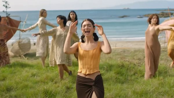 "The Path" - Η Lorde μόλις κυκλοφόρησε το νέο της music video κατά το θερινό ηλιοστάσιο