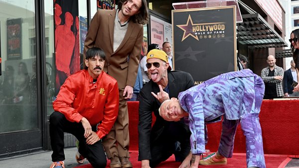 Red Hot Chili Peppers - Απέκτησαν το δικό τους αστέρι στο Hollywood Walk of Fame και κυκλοφόρησαν το νέο album
