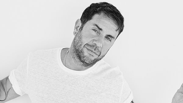 Ο Γιώργος Μαζωνάκης μαζί με την οικογένεια Αντετοκούνμπο