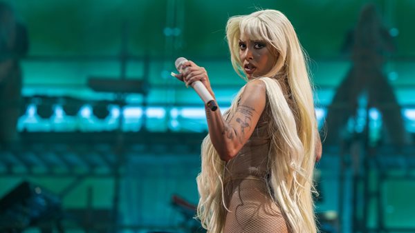 H Doja Cat σωζει την φήμη του Coachella στην 2h εβδομάδα του