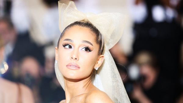 Το υποστηρικτικό μήνυμα της Ariana Grande στους θαυμαστές της