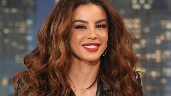 Αμήχανη η Ειρήνη Παπαδοπούλου σε ερώτηση στα παρασκήνια του "J2US"