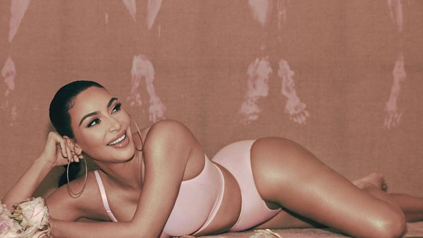 Kim Kardashian - Χρησιμοποίησε ως μοντέλο την πιο φανατική της θαυμάστρια