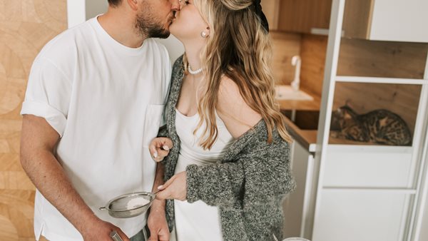 9 ενδείξεις ότι έχεις βρει έναν υγιή (και όχι τέλειο) σύντροφο