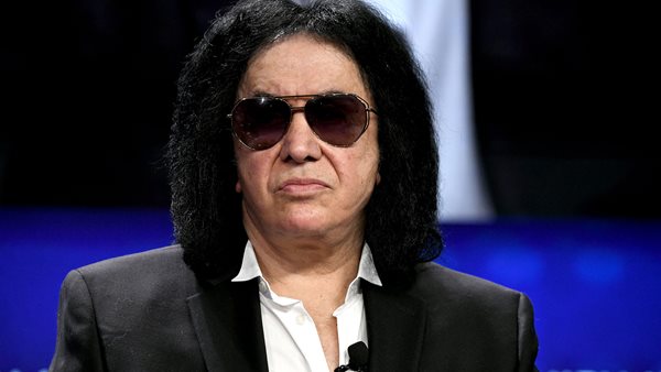 Gene Simmons - Θεωρεί πως τα παλαιότερα μέλη των Kiss συνεχίζουν τις κακές επιλογές