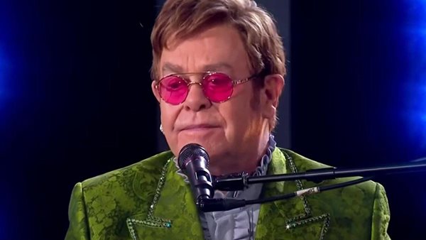 Το μήνυμα του Elton John για το εμβόλιο κατά του κορονοϊού