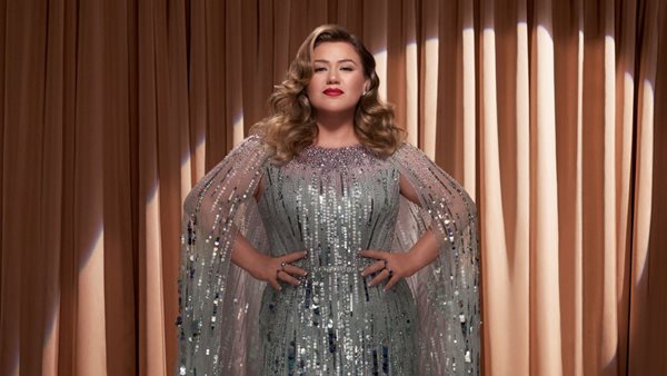 Η Kelly Clarkson κυκλοφόρησε κιόλας το πρώτο της χριστουγεννιάτικο single για φέτος