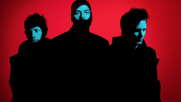 Οι Muse παρουσίασαν για πρώτη φορά το νέο τραγούδι "Kill Or Be Killed" κατά τη διάρκεια φεστιβάλ