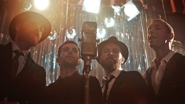 Οι Coldplay παρουσίασαν το νέο τους βιντεοκλίπ για το "Cry Cry Cry"