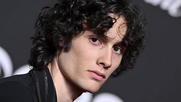 Viral TikTok κατηγορεί τον Sombr για "χυδαία αστεία".