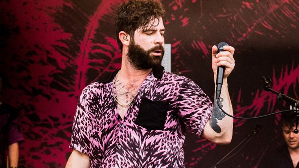 Το cover της ημέρας ανήκει δικαιωματικά στους Foals