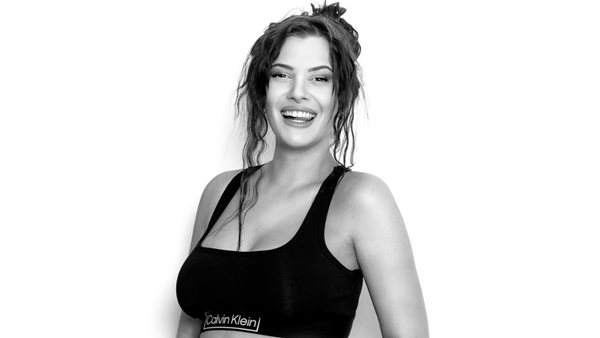 Η Λάουρα Νάργες ποζάρει για πρώτη φορά με φουσκωμένη κοιλίτσα