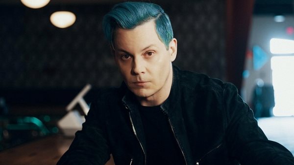 Η Cab Calloway εσάνς του Jack White στο "Hi-De-Ho"