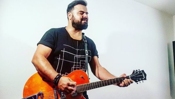 Ηλίας Καμπακάκης - Η απάντηση στους ισχυρισμούς της πρώην συντρόφου του για τις κατηγορίες περί ξυλοδαρμού