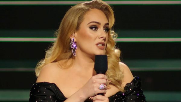 Adele, ABBA, Ed Sheeran & Elton John ρίχνονται στην μάχη για το χριστουγεννιάτικο UK No.1 single