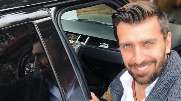 Ο Θάνος Πετρέλης απαντά στη Δέσποινα Βανδή για την κριτική της στο "J2US"