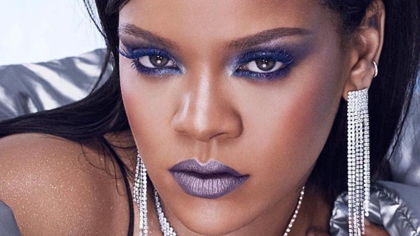 Η Rihanna πέταξε... τα σκουπίδια του νέου Προέδρου