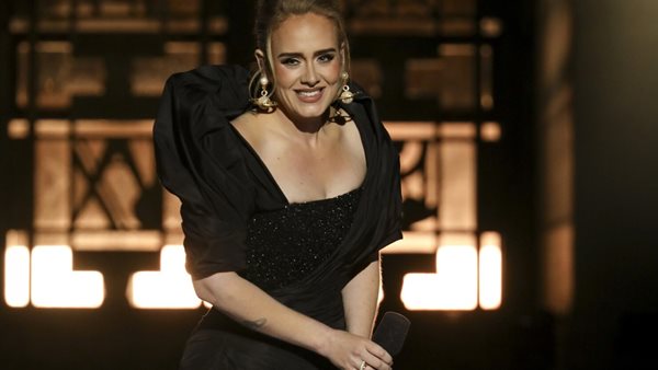 Adele - Η πρόταση γάμου που κανείς δεν περίμενε κατά τη διάρκεια του "One Night Only" concert special