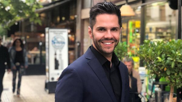 "Το Κομμένο μου Τσιγάρο": 20 χρόνια μετά η νέα επανεκτέλεση του Γιώργου Τσαλίκη