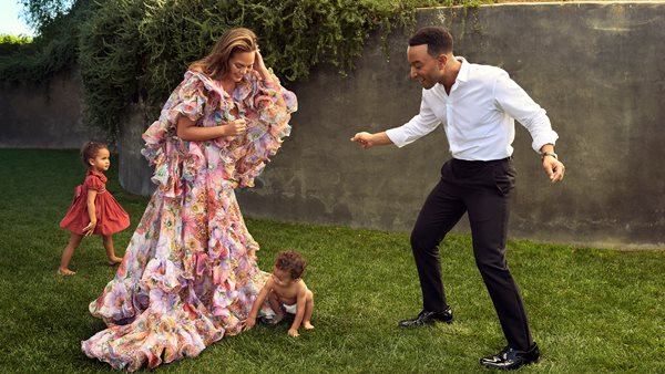 Οι σοβαρές επιπλοκές στην εγκυμοσύνη της Chrissy Teigen