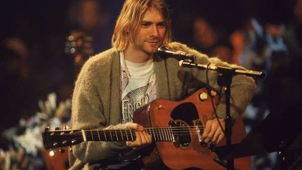 Στο 'σφυρί' κιθάρες των Kurt Cobain και Eric Clapton