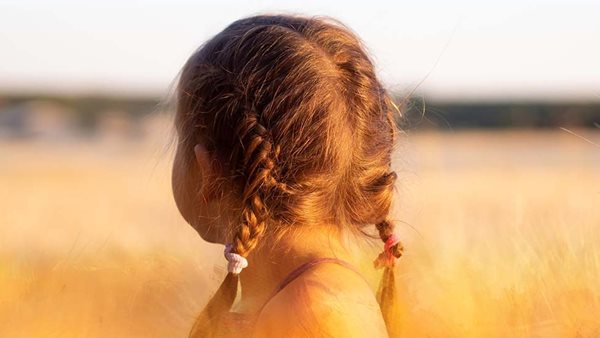 Ήβη Αδάμου & Stavento - Η κόρη τους εμφανίζεται στο εξώφυλλο του νέου τους single