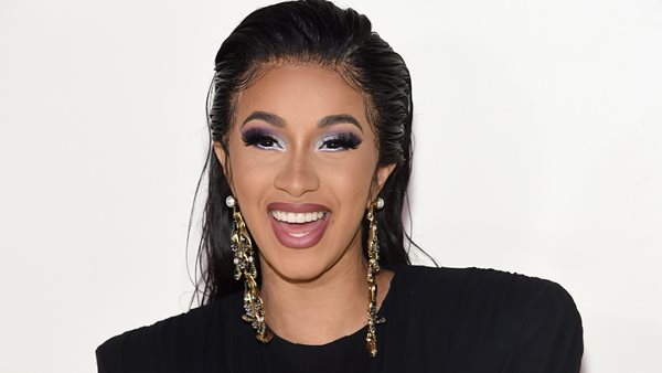 Cardi B: Ορκίζεται να μην κάνει ποτέ ξανά πλαστική επέμβαση