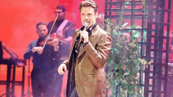 Κωνσταντίνος Αργυρός και Josephine στο Κέντρο Αθηνών.