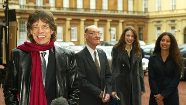 #RockThisDay - 12 Δεκεμβρίου: Ο Mick Jagger των Rolling Stones χρίζεται Ιππότης