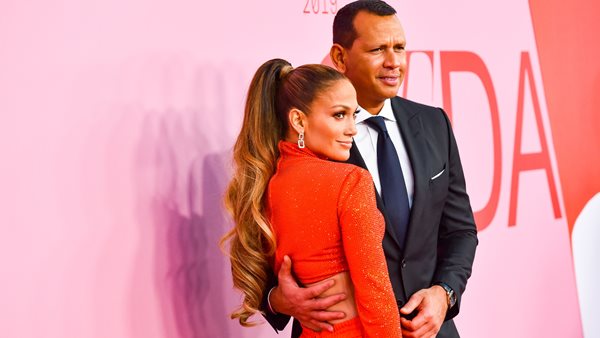 Οι Valentine's Day αναρτήσεις των πιο ερωτευμένων celebrities