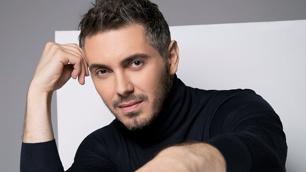 Ο Μιχάλης Χατζηγιάννης παρουσιάζει το επίσημο music video του "Μην Αργείς"