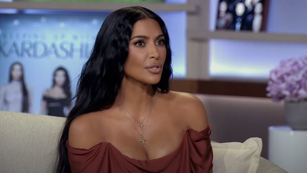 Η Kim Kardashian αποκαλύπτει πώς διαχειρίζονται τα παιδιά της το διαζύγιο από τον Ye