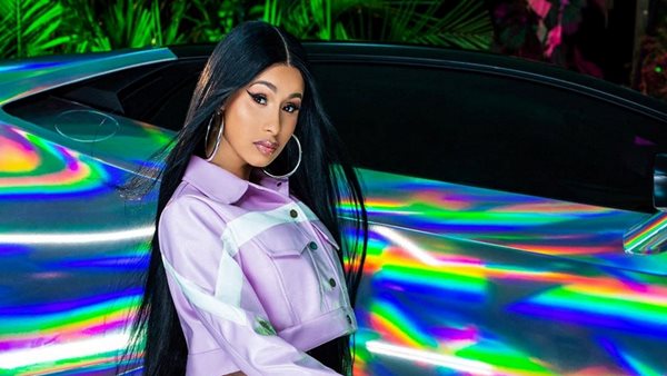 Cardi B - Υπερασπίζεται την κίνηση του Offset να αγοράσει πανάκριβη τσάντα στην μικρή Kulture