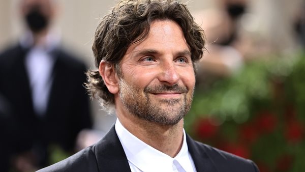 Ο Bradley Cooper είναι ένας "άλλος" στην ταινία Maestro